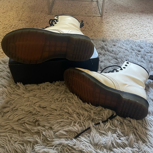 DR. MARTENS 1460 SMOOTH BOOT - Picture 3 of 15